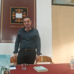 El escritor Jordi Verdaguer presenta en el Ateneo de Almagro la novela histórica ‘La ciudad de las tres catedrales’